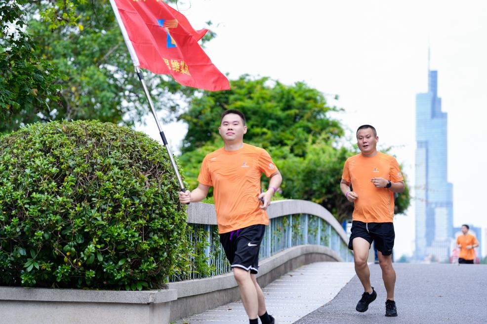 陈杰扛旗